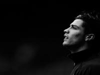 FB体育-引擎轰鸣与终场哨响，当塔图姆接管F1争冠战，活塞压哨绝杀火箭