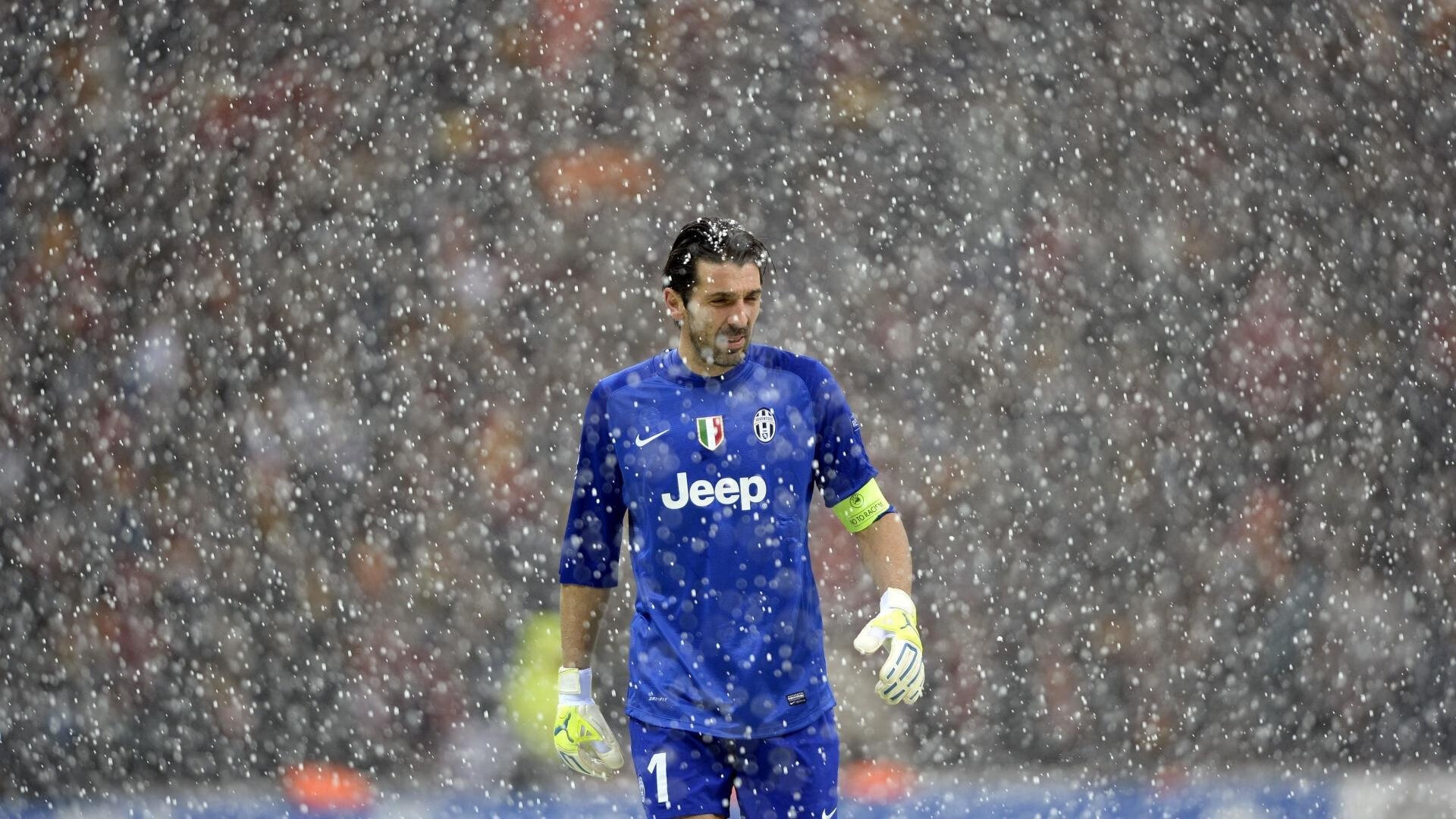 双重奏鸣，尤文压哨绝唱与京多安德比独舞，定义足球的瞬间永恒