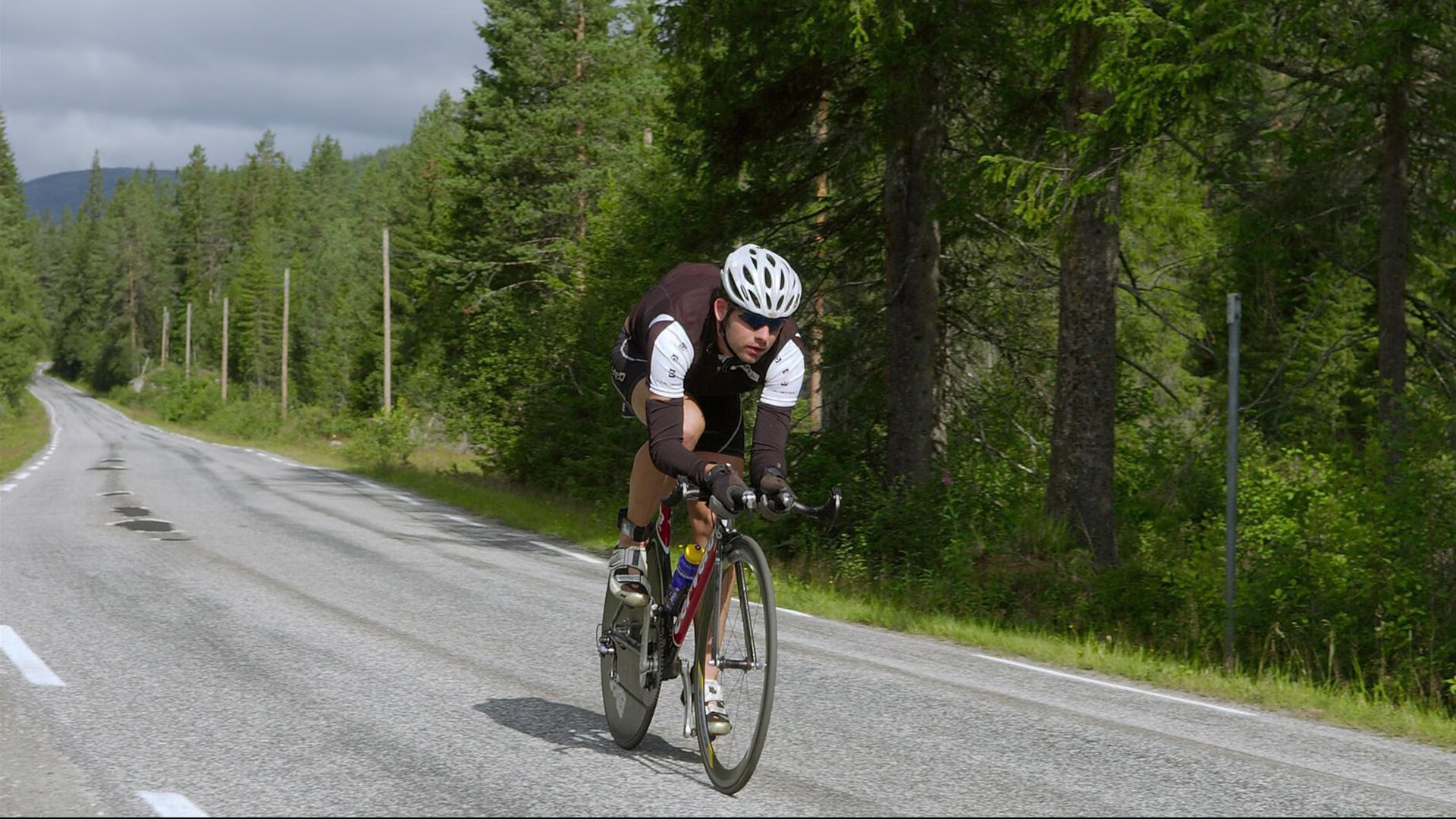 冰火交锋，F1巴林揭幕战与吉林男篮逆转快船的双重变奏