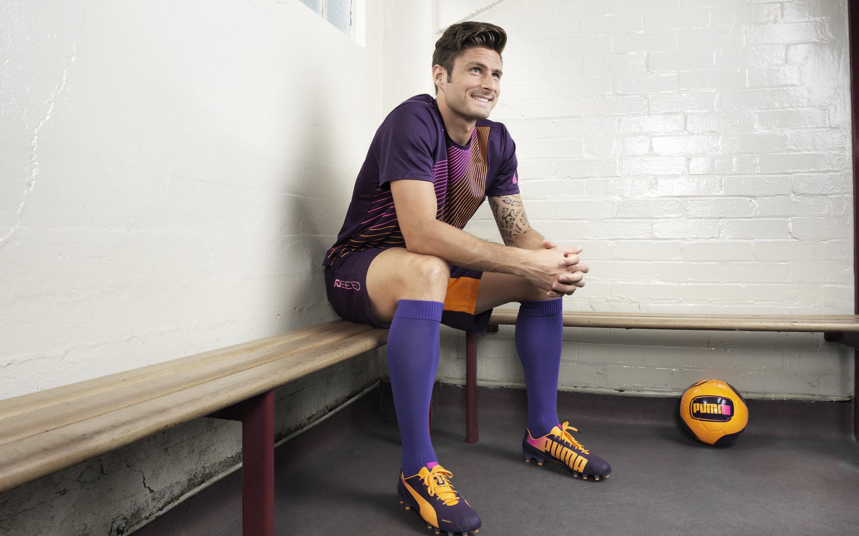 黄潜风暴，伊萨克三度刺穿银河，比利亚雷亚尔如何完成对皇马的战术压制